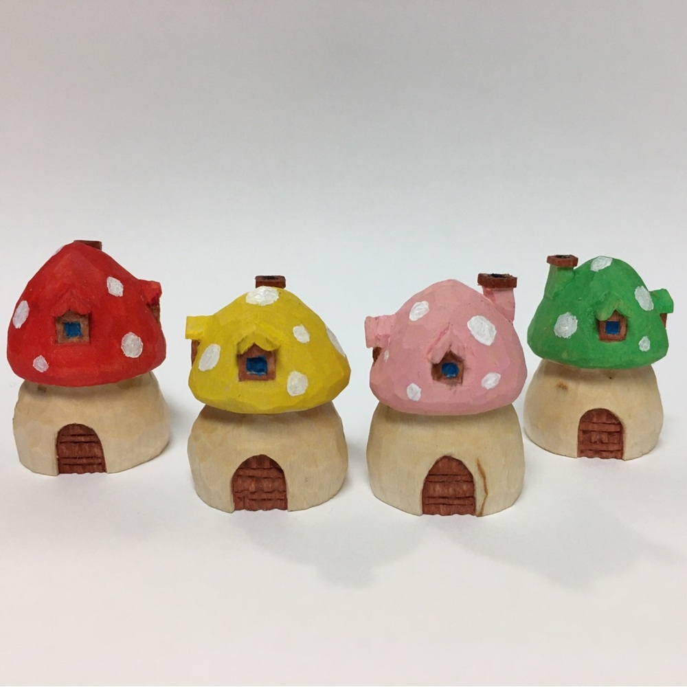 🧚🏻‍♂️🍄 Carved Mushroom Fairy Houses - Set of 4